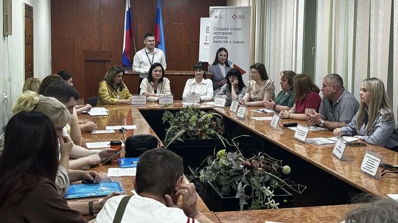 Краснодонском центре занятости прошла ярмарка вакансий: новые возможности для соискателей