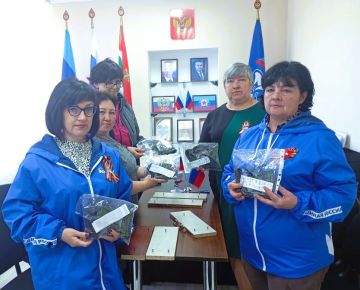 В рамках акции «Добрые дела» в селе Городище Беловодского муниципального округа, в первичке №7, активистки Партии ЖДЕР организовали увлекательный интерактивный мастер-класс по плетению браслетов выживания из паракорда