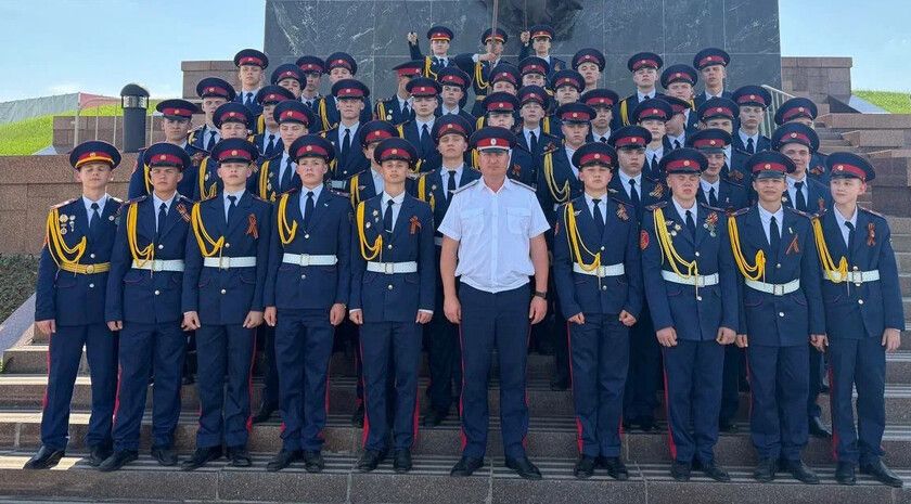 Кадеты Луганского казачьего кадетского корпуса представили Республику на параде в Москве