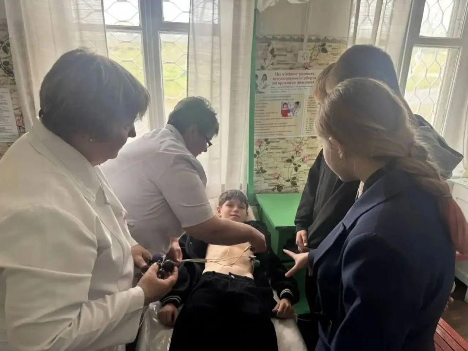 Будущее медицины начинается здесь: специалисты Свердловской ЦГМБ познакомили школьников с профессией врача