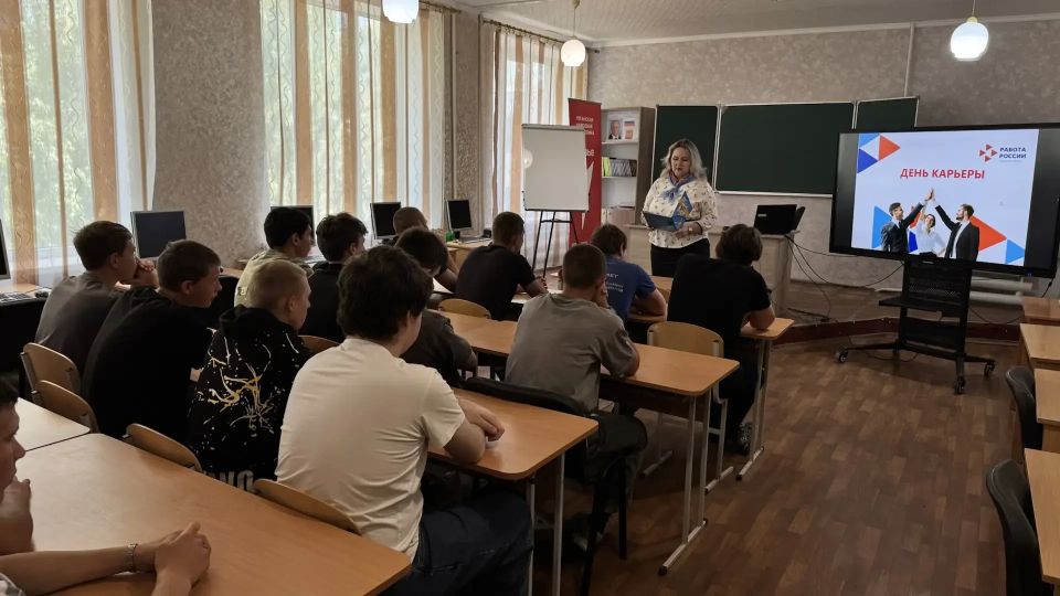 Сегодня в ТО ГКУ «РЦЗН ЛНР» в Беловодском районе состоялся профориентационный семинар в ГБ ПОО ЛНР "Казачий кадетский профессиональный колледж им. П.Л. Дремова", который стал частью Республиканской декады «День карьеры»