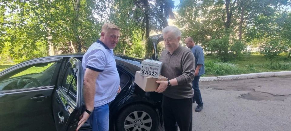 Виктор Водолацкий: Девятого мая текущего года, посещая Галерею искусств в городе Луганске, не только ознакомился с произведениями наших художников и их работами, посвященными Дню Великой Победы, но и узнал, при Галерее в...