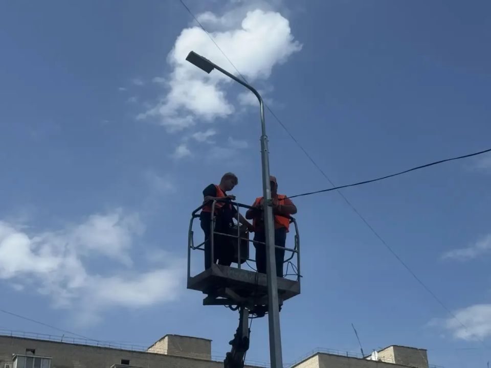 Уличные опоры на Микроцентре в Краснодоне!