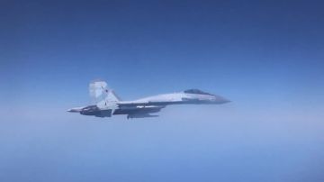 Наши истребители перехватили британский самолёт-разведчик над Чёрным морем