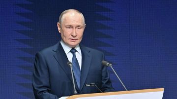 Президент РФ Владимир Путин встретился с выпускниками федеральной кадровой программы «Время героев»