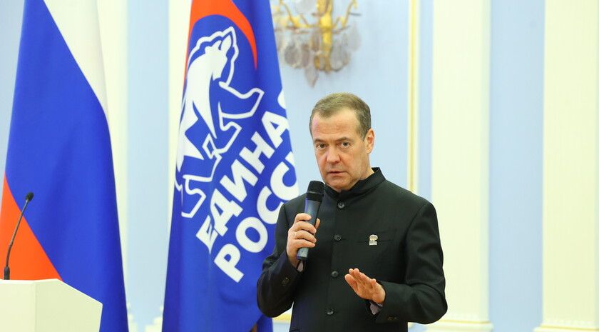 Медведев заявил о «жестком ответе из России» Киеву на теракт в Старобельске