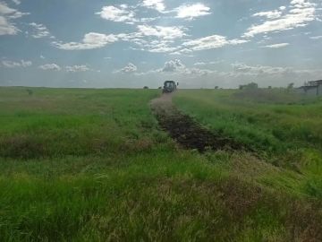 Продолжаем работы по противопожарной опашке в округе!