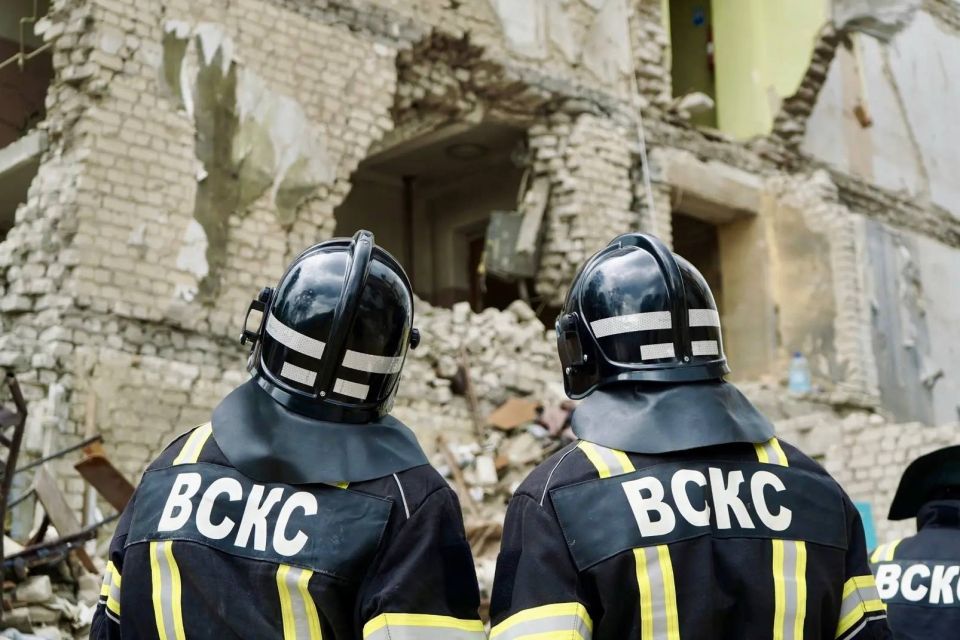Добровольцы Луганского регионального отделения ВСКС и студенческого спасательного отряда «Ворошиловец-2» ЛГПУ ЛугРО ВСКС, продолжают работы в Старобельске