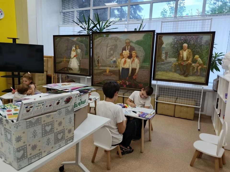 Луганский художественный музей получил помощь от депутатов для занятий с детьми