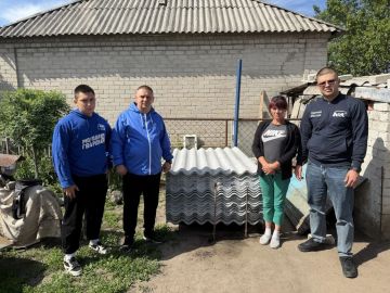 С заботой о каждом доме: единороссы помогли в восстановлении кровли жителям посёлка Щедрищево
