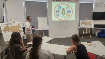 В Лутугинском районном доме культуры прошло познавательное мероприятие для детей – «Азбука дорожного движения»
