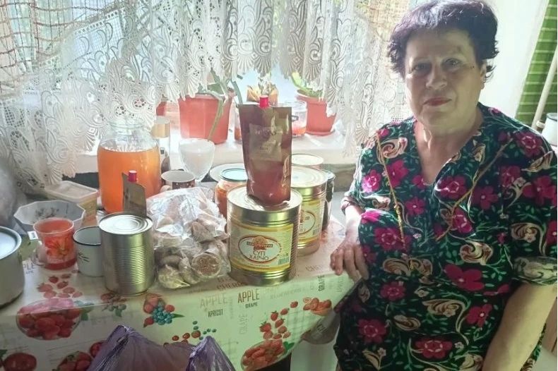 В Свердловском округе нуждающиеся жители получили гуманитарную помощь от Красноярского края