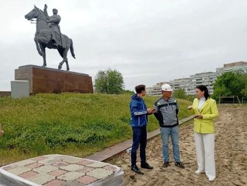 Сквер у памятника Клименту Ворошилову в Луганске обновят уже к лету