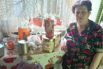 В Свердловском округе нуждающиеся жители получили гуманитарную помощь от Красноярского края