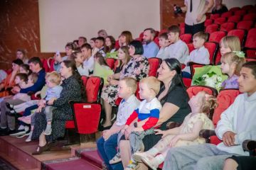 Девять многодетных семей ЛНР получили медали «Родительская Слава»