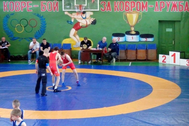 В Свердловске состоялся турнир по греко-римской борьбе