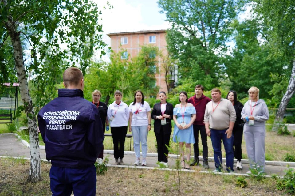 «Классные на старте». В Луганском институте развития образования прошла необычная военно-патриотическая эстафета «Классные на старте»,на которой добровольцы ЛугРО ВСКС провели практическую часть для участников