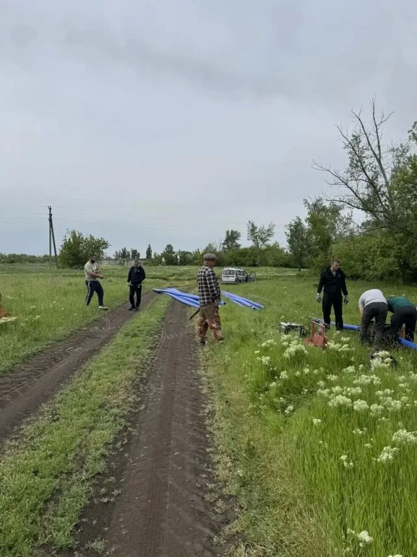 В поселке Широкий Станично-Луганского МО продолжаются работы по прокладке трубопровода питьевой воды
