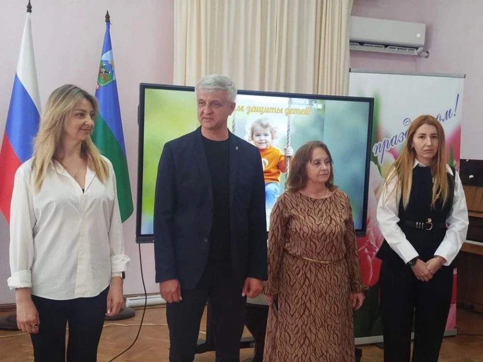 Сегодня стены Дворца культуры имени Октябрьской Революции наполнились звонким детским смехом и сияющими улыбками