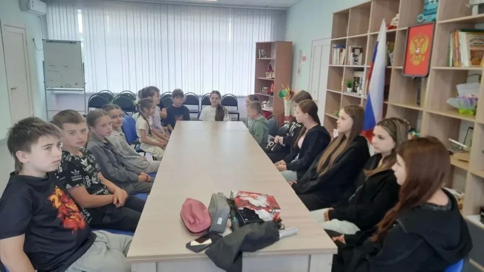 Сегодня специалисты ТО ГКУ «РЦЗН ЛНР» в Беловодском районе, в преддверии праздника Дня защиты детей, провели профориентационный семинар в Беловодском районном центре детского и юношеского творчества