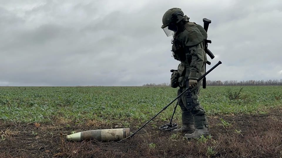 В ЛНР в прошедшие сутки спасатели обнаружили 12 взрывоопасных предметов (ВОП)