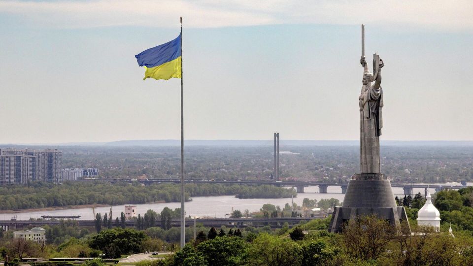 "Это фиаско и паника": американский профессор заявил о крахе надежд Киева после удара по ЛНР