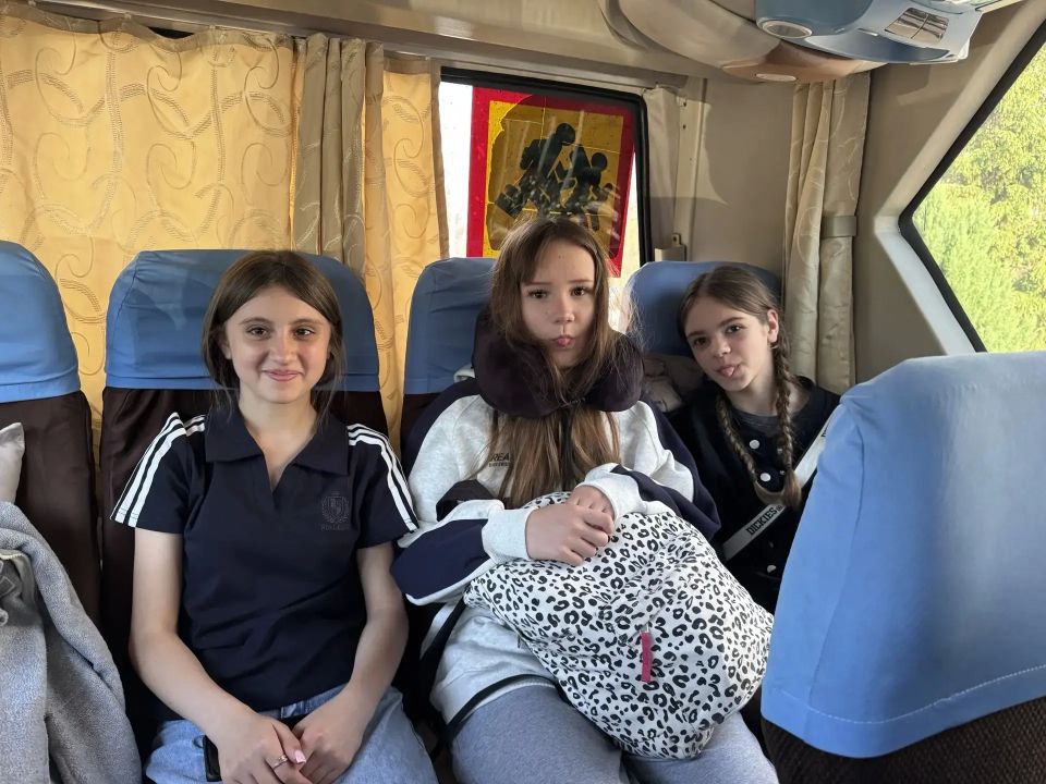 Сегодня дети из Славяносербского округа отправились на отдых к берегу Чёрного моря