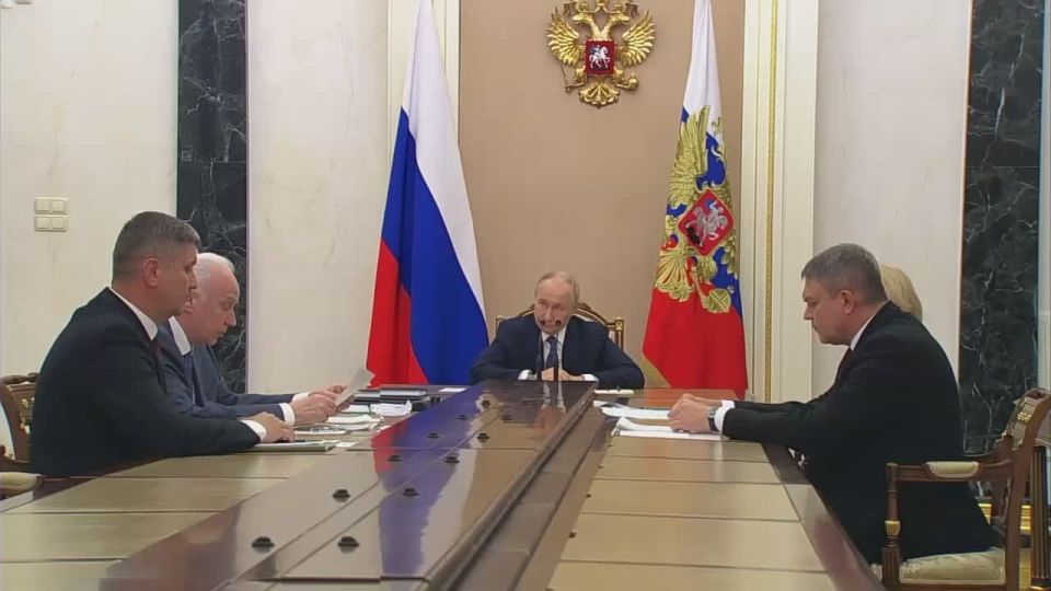 Председатель СК России А.И. Бастрыкин доложил Президенту Российской Федерации В.В. Путину о ходе расследования теракта в Старобельске