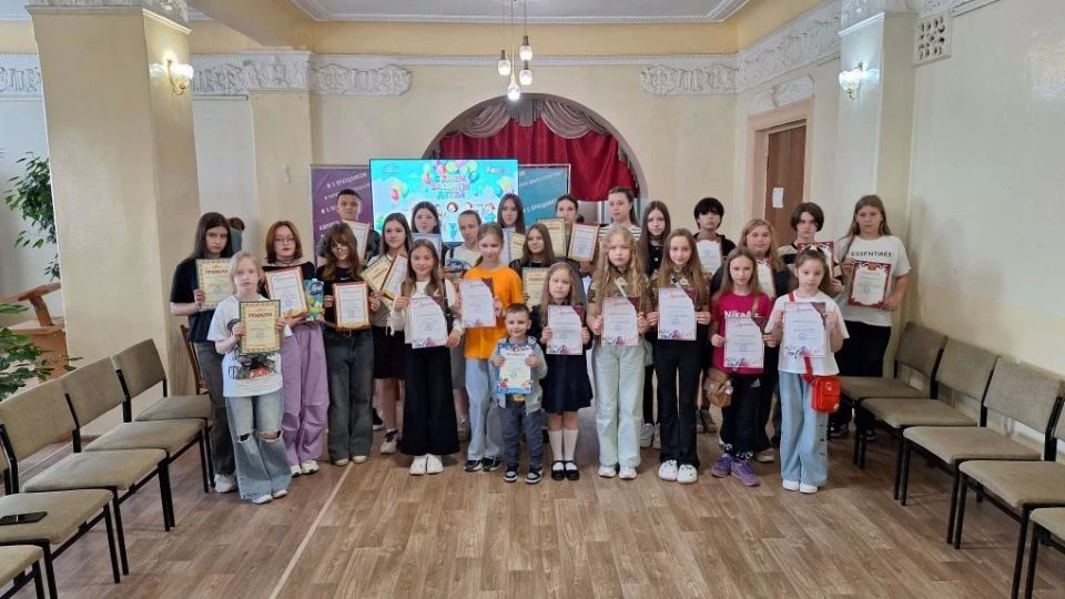 Фойе КГДК ожило яркими красками и звонкими голосами!