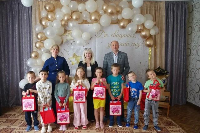 Глава Славяносербского муниципального округа ЛНР вручил подарки детям от Алтая
