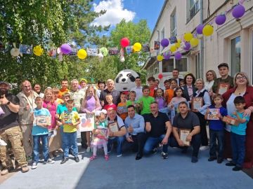 Виктор Водолацкий: Продолжая мероприятия в рамках Международного Дня защиты детей, посетил ГКУ ЛНР "Семейный центр"