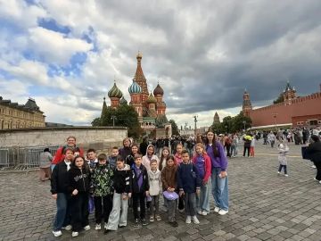 Андрей Рубанцов: НАШИ ЮНЫЕ ЗЕМЛЯКИ — ОРЛЯТА 4-А КЛАССА РОВЕНЬКОВСКОЙ ГИМНАЗИИ ИМЕНИ Н. ТРУБЛАИНИ — В МОСКВЕ!