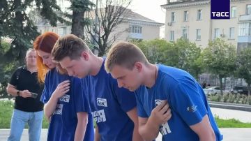 Молодежь ЛНР почтила память погибших в Енакиево пассажиров автобуса