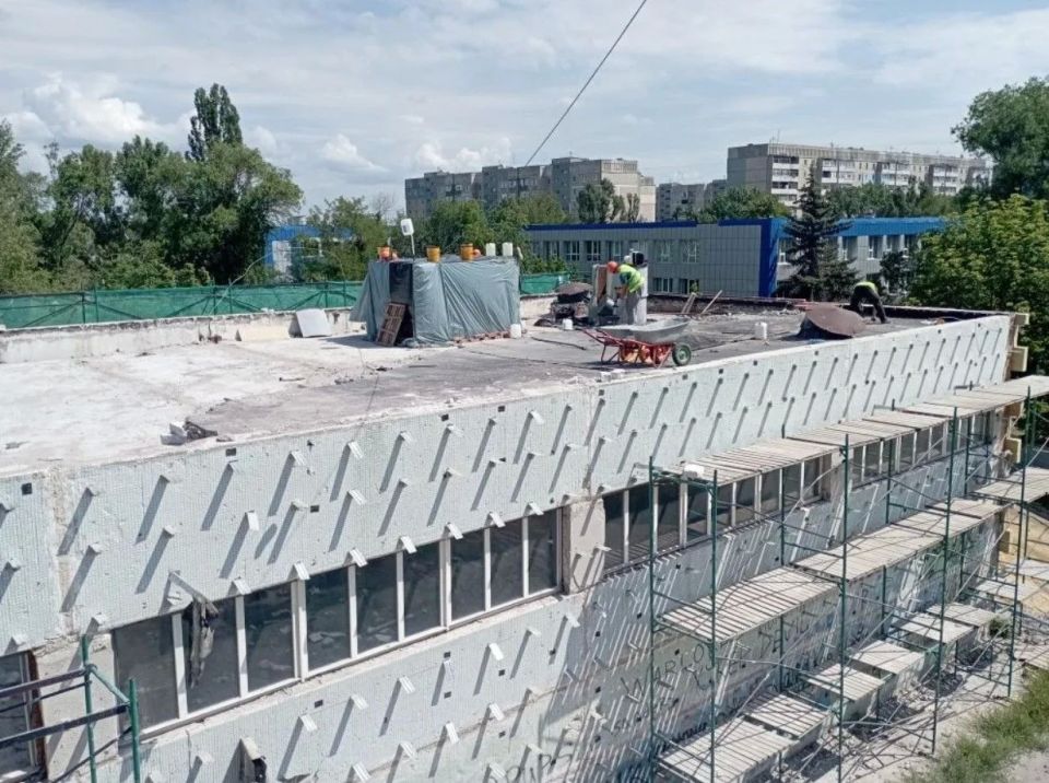 В Луганске ремонтируют школу имени Петрова