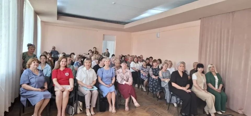 В Красном Луче отметили День социального работника