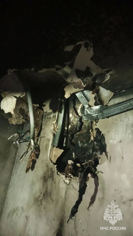 В Антраците спасатели вывели пенсионерку из горящей квартиры
