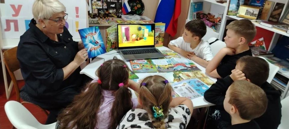 8 июня в библиотеке № 11 участники тематической площадки «Непоседы» при Комиссаровской средней школе № 31 приняли участие в познавательном часе «От шалости до беды один шаг»