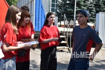 В Антраците студенты и активисты «Движения Первых» организовали патриотическую лотерею