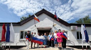 В преддверии Дня России, в поселке Центральном состоялось торжественное событие – поднятие государственного флага Российской Федерации