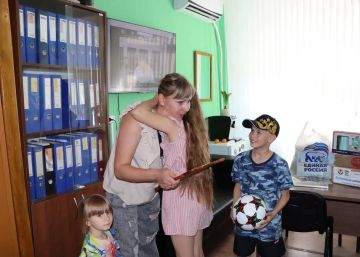 В Лутугинском муниципальном округе вручили благодарственное письмо супруге участника специальной военной операции