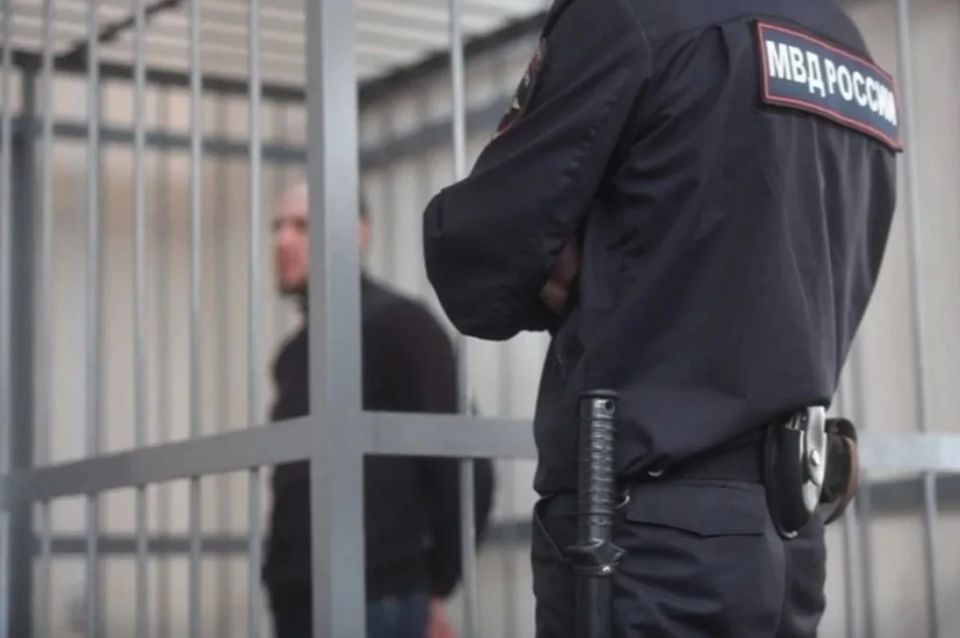 В ЛНР задержали 62-летнего курьера мошенников