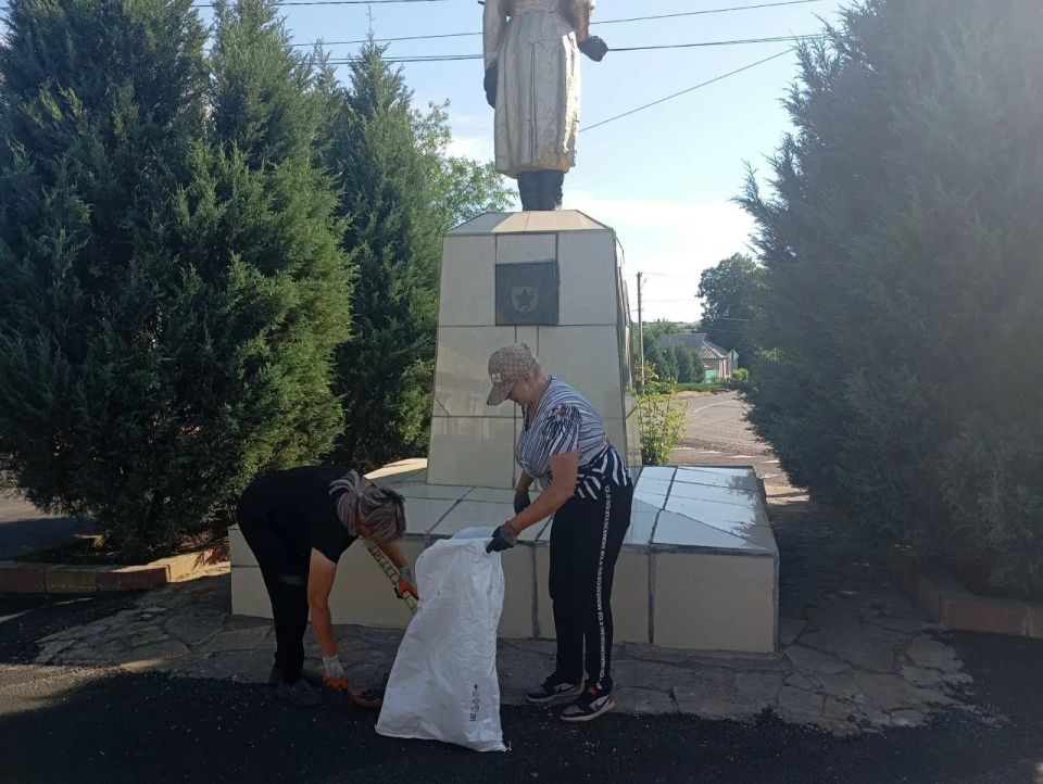 В период с 8 июня по 11 июня в поселке Городище прошли субботники в которых приняли активное участие сотрудники отдела по обеспечению жизнедеятельности пгт Городище, с. Малоивановка, Городищенского фольклорного центра и ...