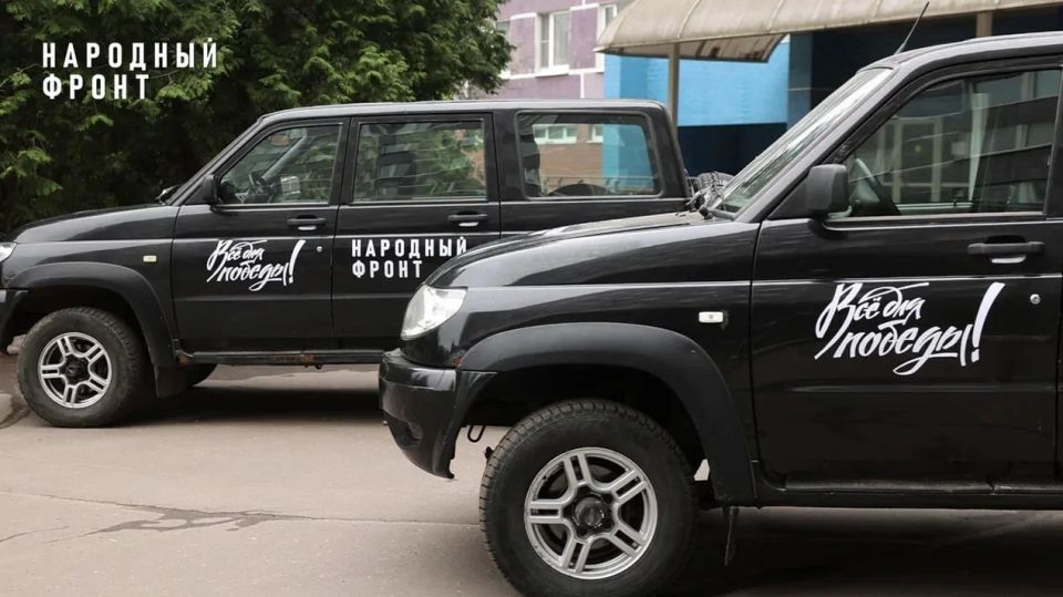 Помощь продолжается: Народный фронт доставил в ЛНР и Запорожье пять внедорожников