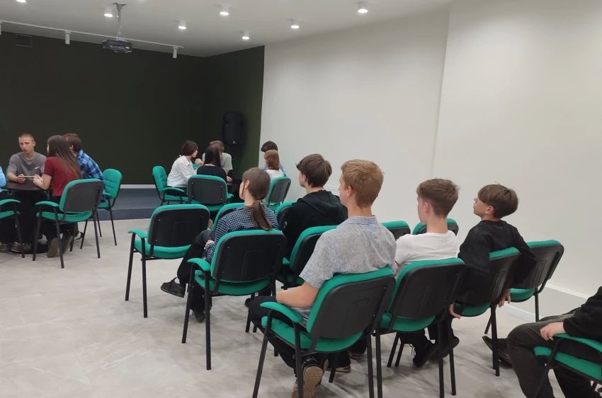 В Перевальской библиотеке состоялось мероприятие «Диалоги с героями»