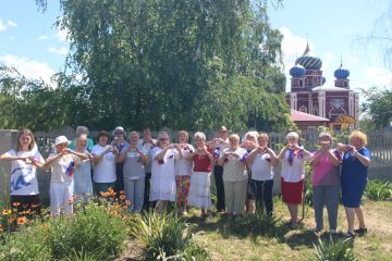 Слово «Родина» в сердцах: в Славяносербске единороссы поздравили слушателей «Университета третьего возраста» с Днём России
