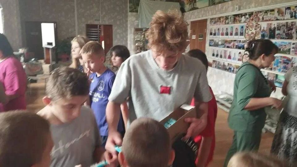 В преддверии Дня России коллектив Луганской дистанции пути Луганского филиала ФГУП "ЖДН" присоединился к благотворительной акции «Добро в России»