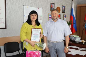 Глава Лутугинского округа поздравил сотрудников миграционной службы с праздником