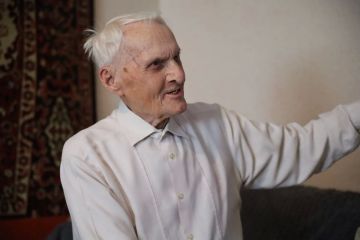 Денис Колесников: В преддверии Дня Победы, совместно с депутатом Госдумы РФ Виктором Водолацким и Председателем Народного Совета ЛНР Денисом Мирошниченко я имел честь принять участие в поздравлении наших доблестных ветеранов