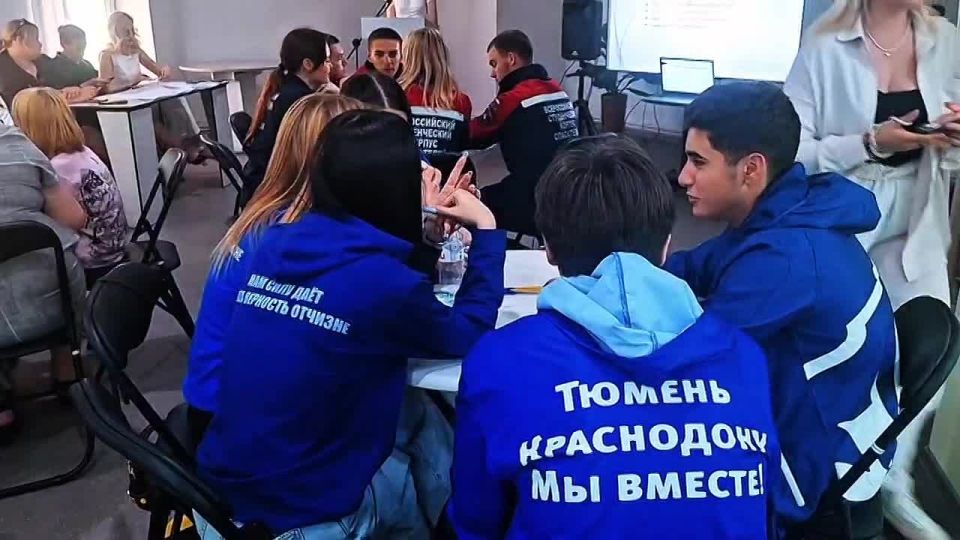 Вчера в рамках акции «Российский триколор» Центр детских и молодёжных инициатив «Гравитация» провёл увлекательную викторину