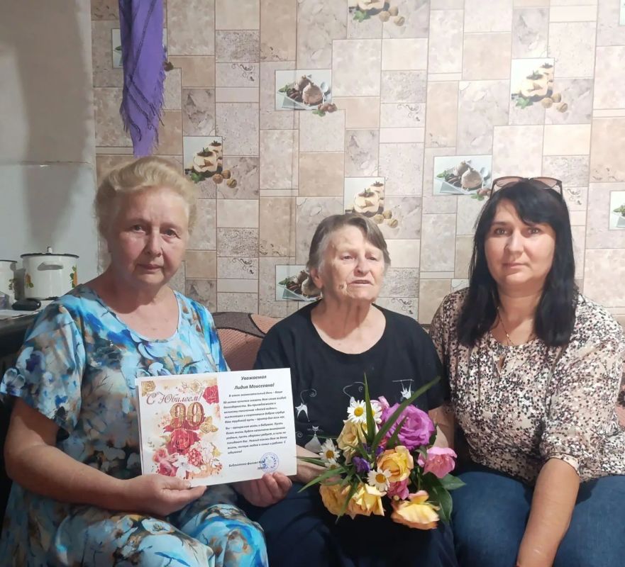 В канун празднования Дня России наша землячка, ветеран труда, член Совета ветеранов шахты «Перевальская» Лидия Одинец отмечает свой 90-летний юбилей